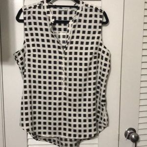 L NY&CO sleeveless top. Excellent condition!
